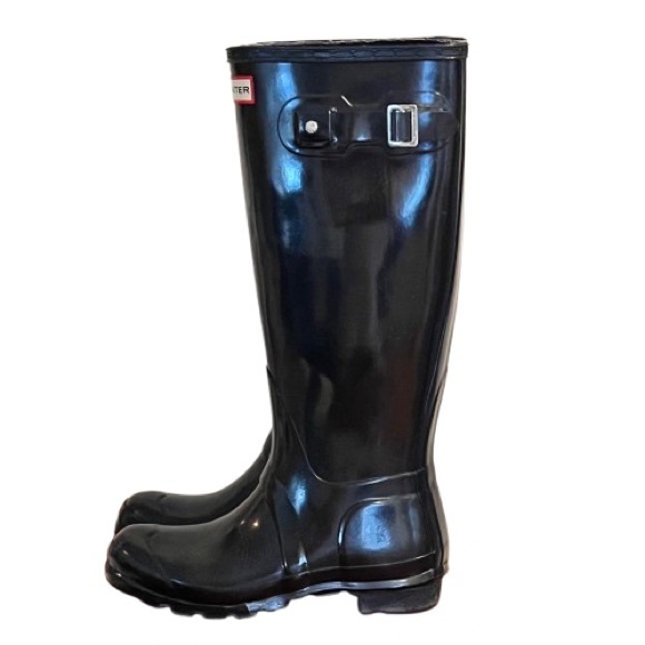 Hunter- Women's Original Tall Gloss
Rain Boots. Black Size: 6 - Picture 2 of 11